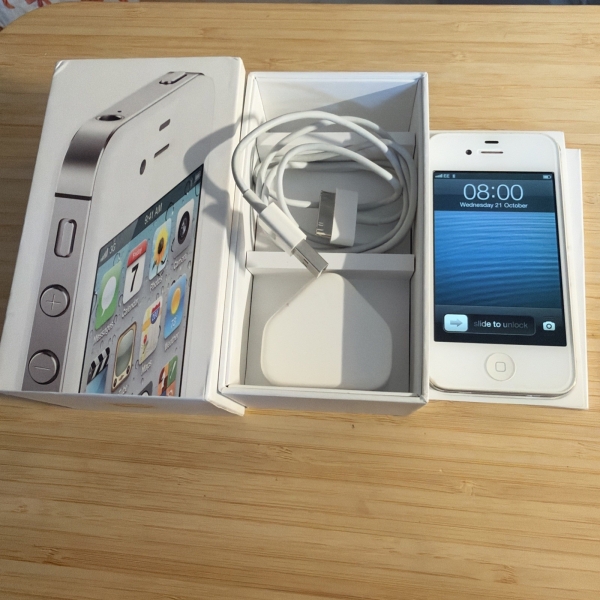 Apple iPhone 4s iOS 6.1.3 Weiß 32GB Fairer Zustand (EE)