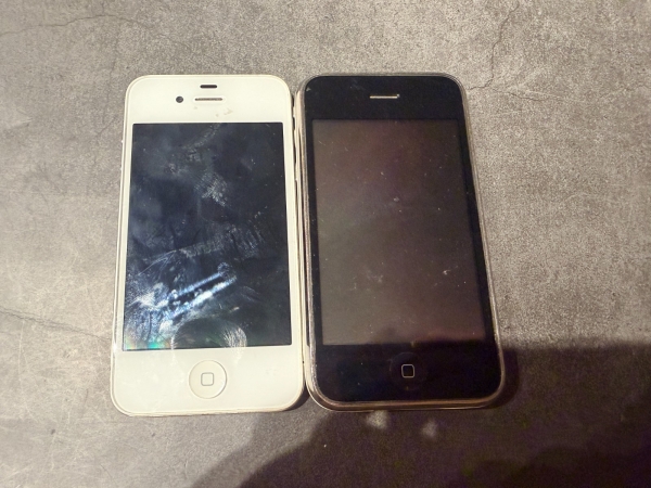 Restposten 2x Apple iPhone 4 & 3GS weiß 16GB für Ersatzteile Reparatur Vintage