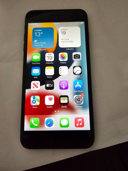 Apple iPhone 8 Plus – 64GB – Space Grau (Ohne Simlock) A1897 (GSM) – 76% B H
