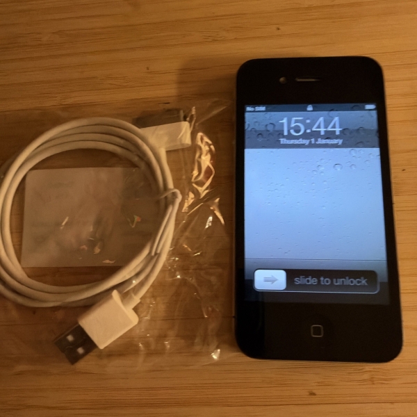 Apple iPhone 4 16GB, schwarz, iOS 5.0, guter Zustand