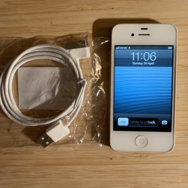 Apple iPhone 4s iOS 6.1.3 Weiß 32GB Guter Zustand (O2)