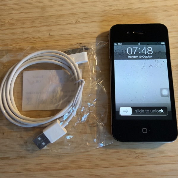 Apple iPhone 4 32GB, schwarz, iOS 5.0, entsperrt