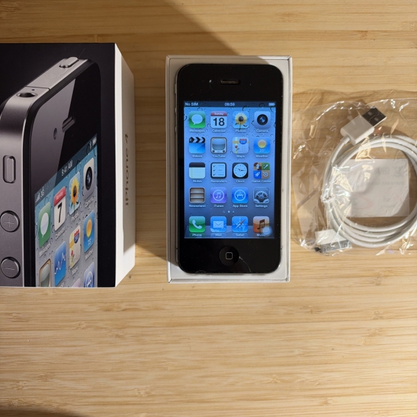 Apple iPhone 4 16GB, schwarz, iOS 5.0, OVP