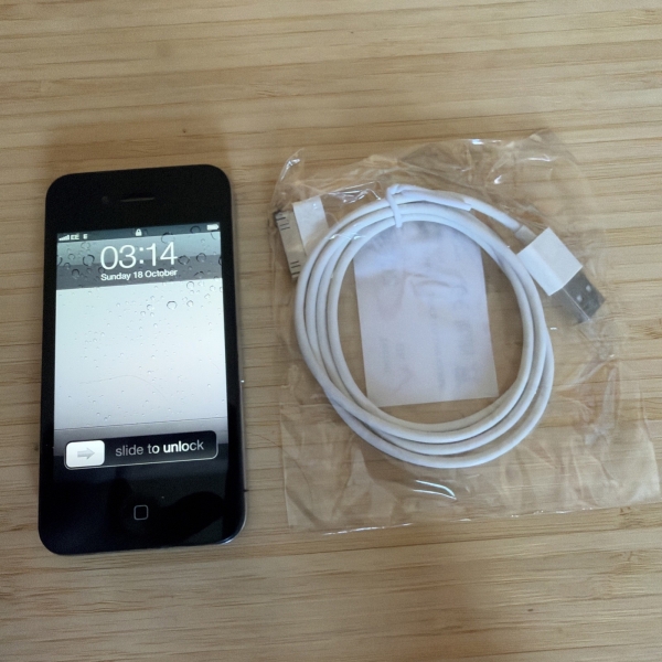 Apple iPhone 4 8GB, schwarz, iOS 5.0, entsperrt (EE)
