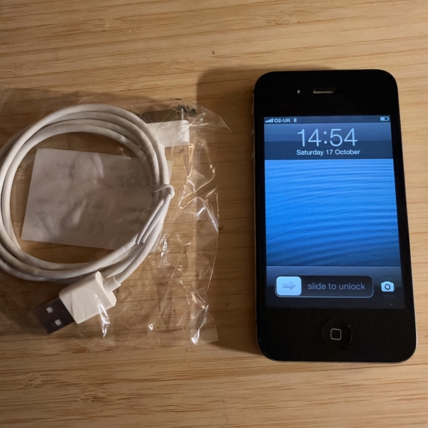 Apple iPhone 4s iOS 6.1.3 Schwarz 8GB Guter Zustand (O2)