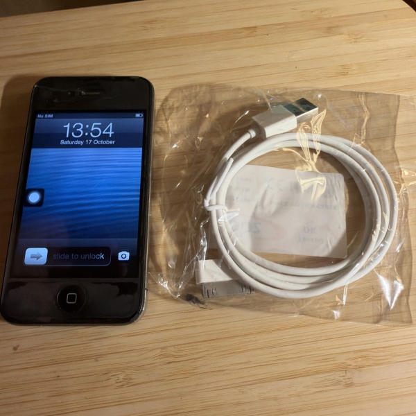 Apple iPhone 4 16GB, schwarz, iOS 6.1.3, entsperrt