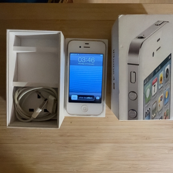 Apple iPhone 4s iOS 6.1.3 Weiß 16GB Guter Zustand (O2)