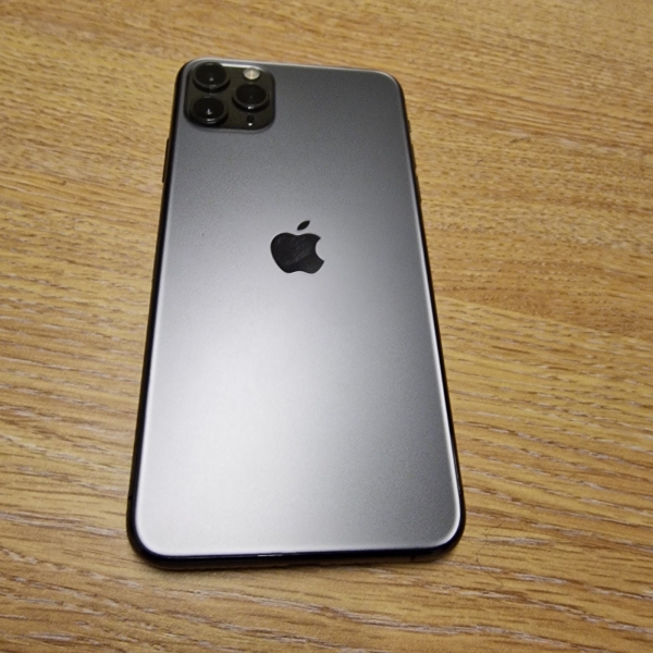 Apple iPhone 11 Pro Max 64GB Space Grau entsperrt Smartphone iOS18 BH 83%