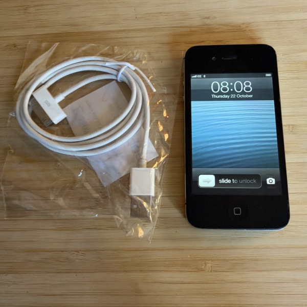 Apple iPhone 4s iOS 6.1.3 Schwarz 16GB Top Zustand (EE)