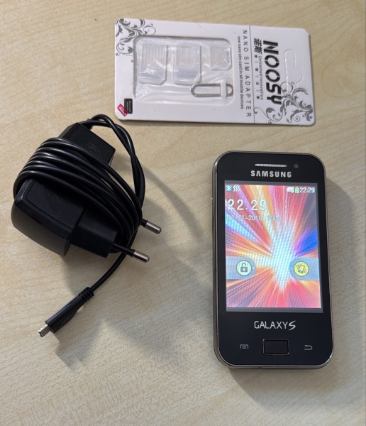 Handy Samsung Galaxy Ace GT S5830i ohne Simlock schwarz Smartphone Accu Neu