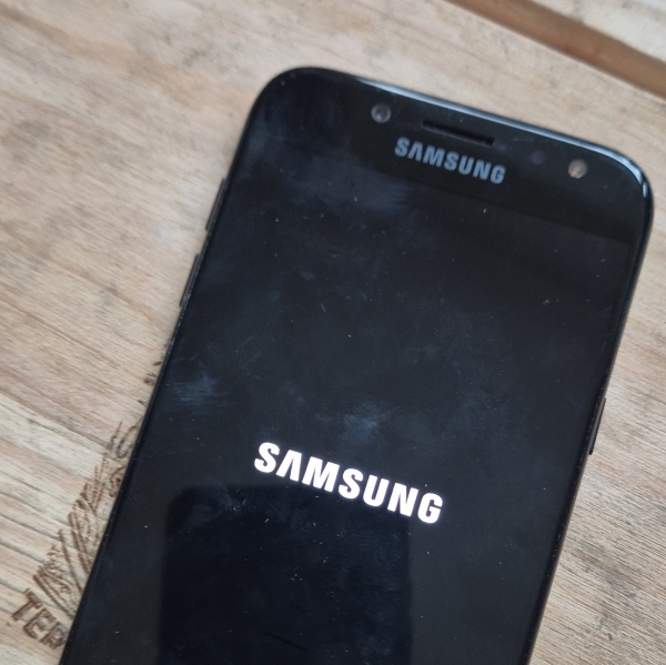 Samsung Galaxy J5 (2017) SM-J530F 16GB Schwarz Ohne Simlock Smartphone