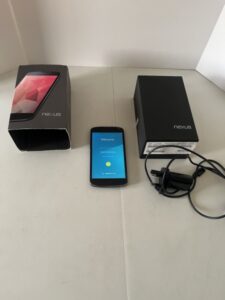 LG Nexus 4 Smartphone 16GB, schwarz, entsperrt, 4,7″ Display, 8MP Kamera
