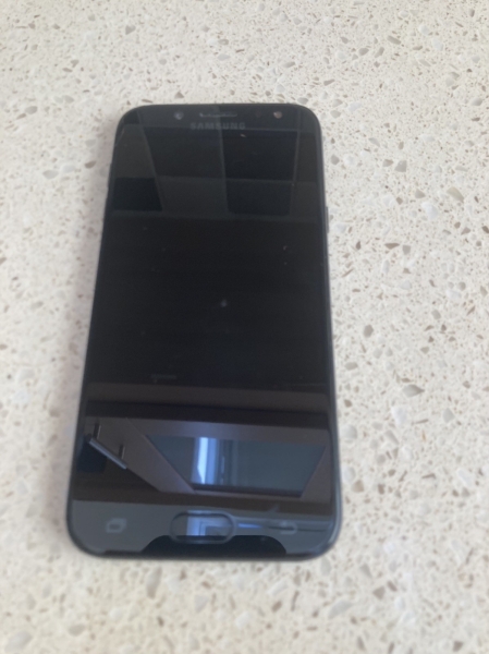 Samsung SM-J530F Handy