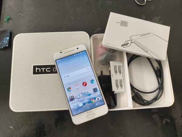 HTC  One One A9 – 16GB – Opal Silver (Ohne Simlock) Smartphone